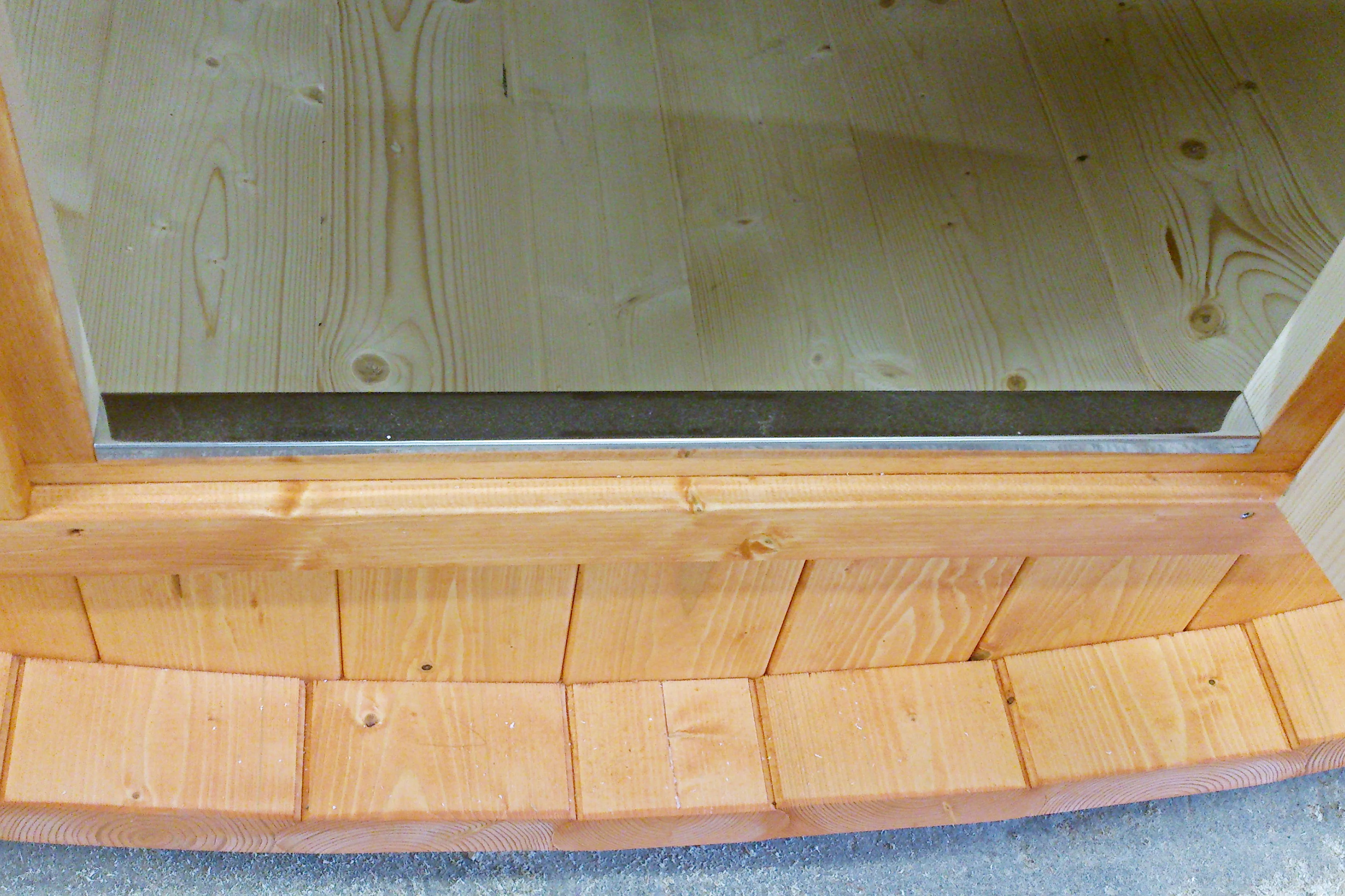 Wolff Finnhaus Saunafass Senta 2333 Thermoholz Bausatz mit schwarzen Dachschindeln - Image 5